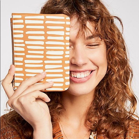 Free People x FEED Leather Pouch - Picture 2 of 5